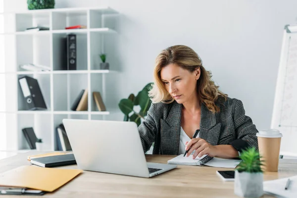 14 Well-Paid Jobs for Moms: Work at Your Own Pace